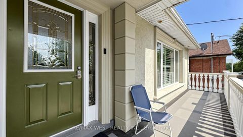 Photo 2 at 555 McCowan Road, Bendale, Toronto