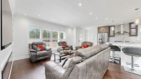 Photo 5 at 555 McCowan Road, Bendale, Toronto