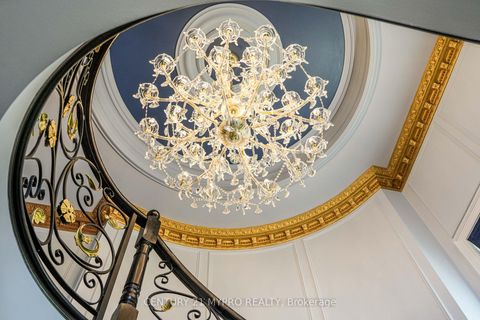 Photo 5 at 107 Hailsham Court, Vellore Village, Vaughan