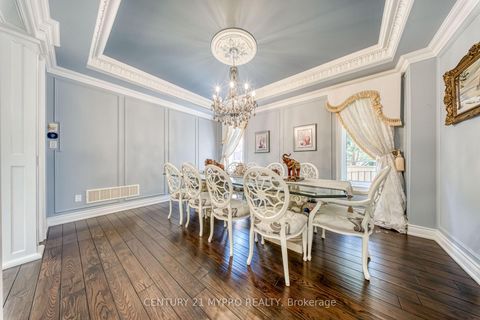 Photo 7 at 107 Hailsham Court, Vellore Village, Vaughan