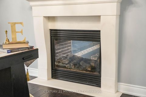 Photo 10 at 107 Hailsham Court, Vellore Village, Vaughan