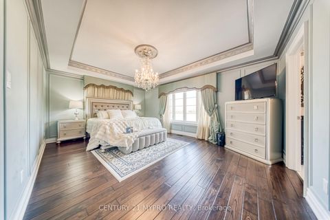 Photo 24 at 107 Hailsham Court, Vellore Village, Vaughan