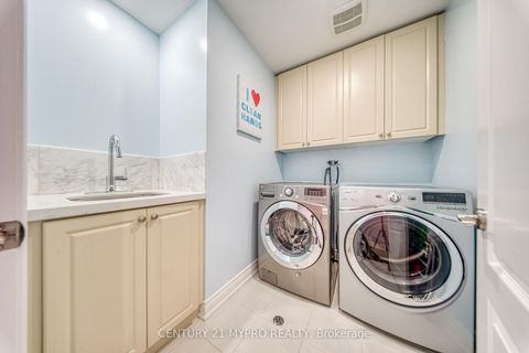 Photo 36 at 107 Hailsham Court, Vellore Village, Vaughan