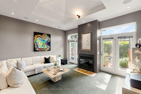 Photo 4 at 45 HOPPERTON Drive, Windfields, Toronto