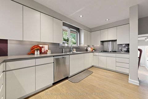 Photo 6 at 45 HOPPERTON Drive, Windfields, Toronto