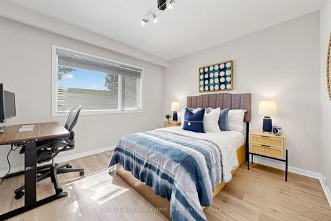 Photo 18 at 45 HOPPERTON Drive, Windfields, Toronto