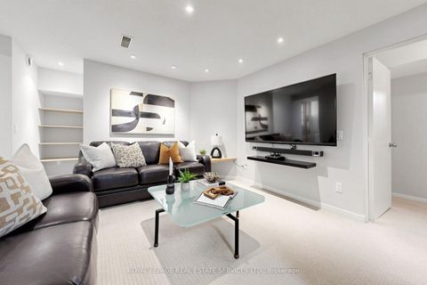 Photo 20 at 45 HOPPERTON Drive, Windfields, Toronto