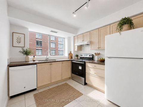 Photo 14 at 1110 - 2 Clairtrell Road, Willowdale East, Toronto