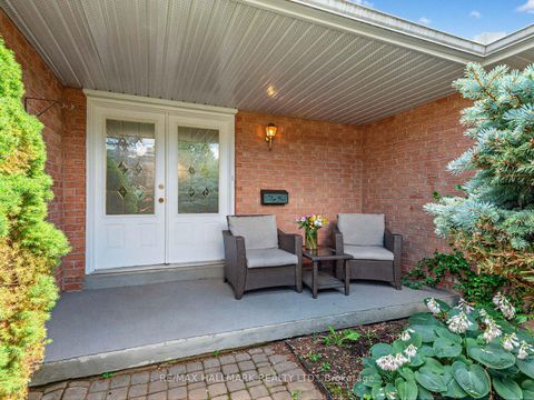 Photo 3 at 185 Aurora Heights Drive, Aurora Heights, Aurora
