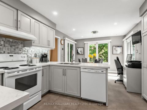 Photo 10 at 185 Aurora Heights Drive, Aurora Heights, Aurora