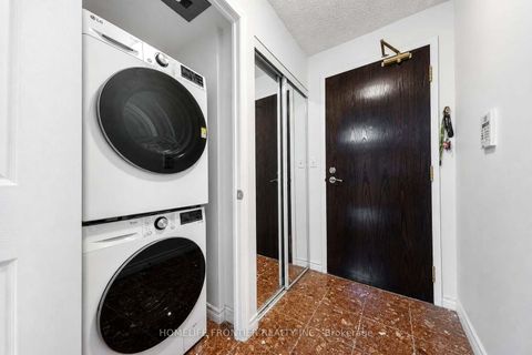 Photo 1 at 310 - 18 Spring Garden Avenue, Willowdale East, Toronto