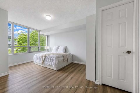 Photo 11 at 310 - 18 Spring Garden Avenue, Willowdale East, Toronto