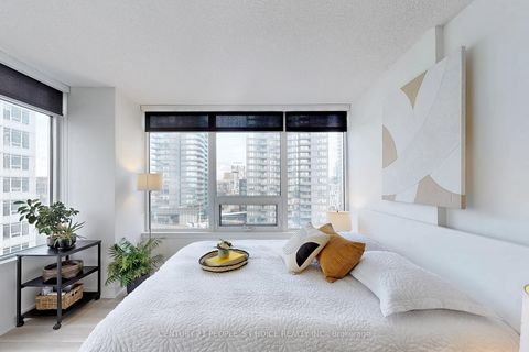 Photo 16 at 1006 - 17 Bathurst Street N, Waterfront Communities C1, Toronto