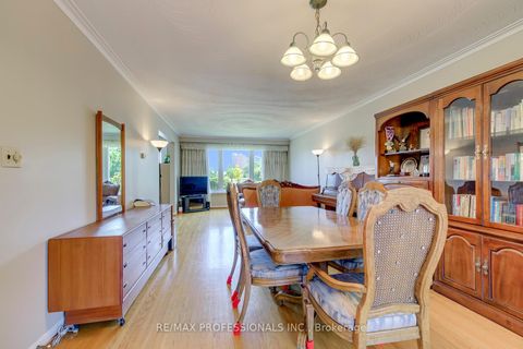 Photo 5 at 256 Wellesworth Drive, West Deane, Toronto