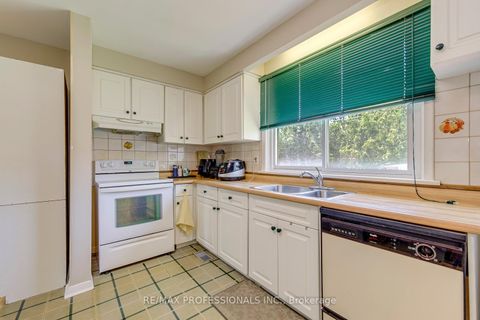 Photo 7 at 256 Wellesworth Drive, West Deane, Toronto