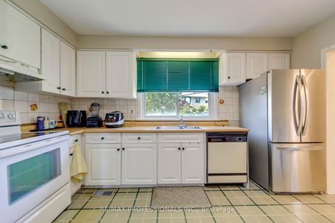 Photo 8 at 256 Wellesworth Drive, West Deane, Toronto