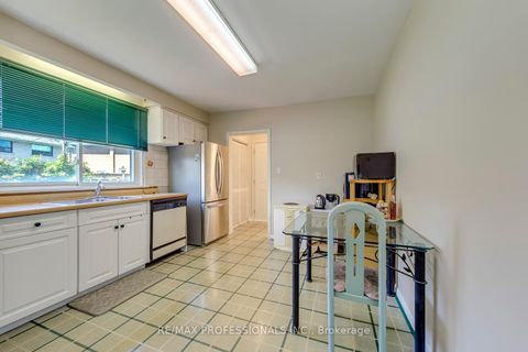 Photo 9 at 256 Wellesworth Drive, West Deane, Toronto