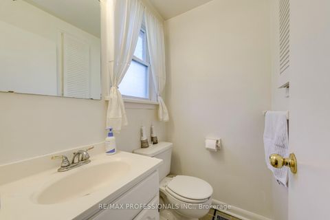 Photo 10 at 256 Wellesworth Drive, West Deane, Toronto