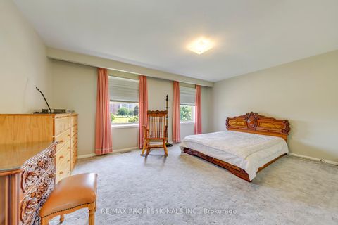Photo 12 at 256 Wellesworth Drive, West Deane, Toronto