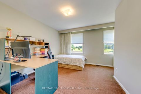Photo 13 at 256 Wellesworth Drive, West Deane, Toronto