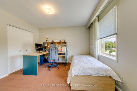 Photo 14 at 256 Wellesworth Drive, West Deane, Toronto