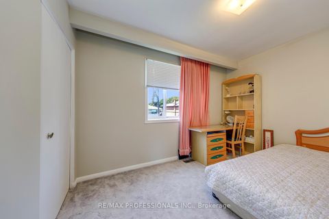 Photo 15 at 256 Wellesworth Drive, West Deane, Toronto