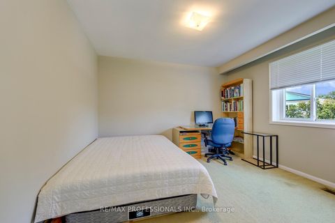 Photo 16 at 256 Wellesworth Drive, West Deane, Toronto