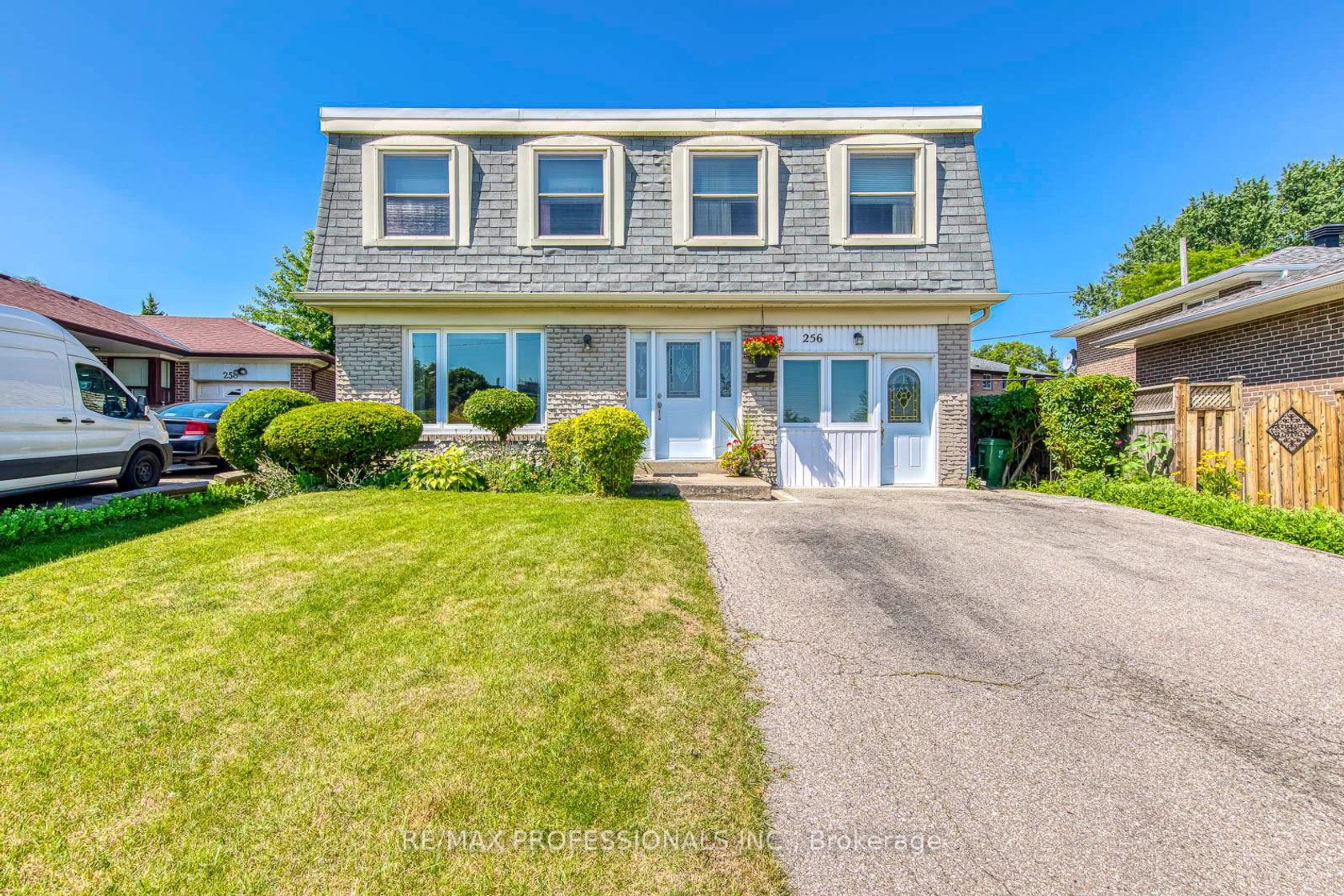 256 Wellesworth Drive, West Deane, Toronto 