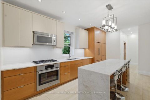 Photo 11 at 33 Rose Avenue, South St. James Town, Toronto