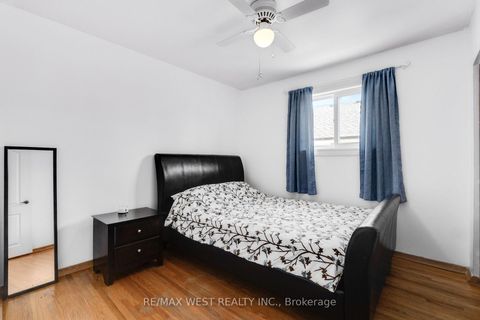 Photo 4 at 246 Verobeach Boulevard, Humbermede, Toronto
