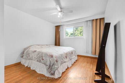 Photo 6 at 246 Verobeach Boulevard, Humbermede, Toronto