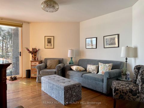 Photo 2 at 225 Lakeland Crescent, Oak Ridges Lake Wilcox, Richmond Hill