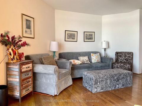Photo 3 at 225 Lakeland Crescent, Oak Ridges Lake Wilcox, Richmond Hill