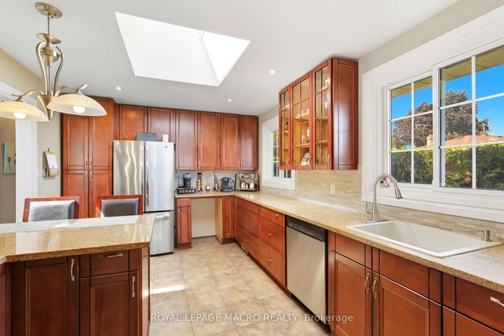 Photo 11 at 554 Chamberlain Road, Appleby, Burlington