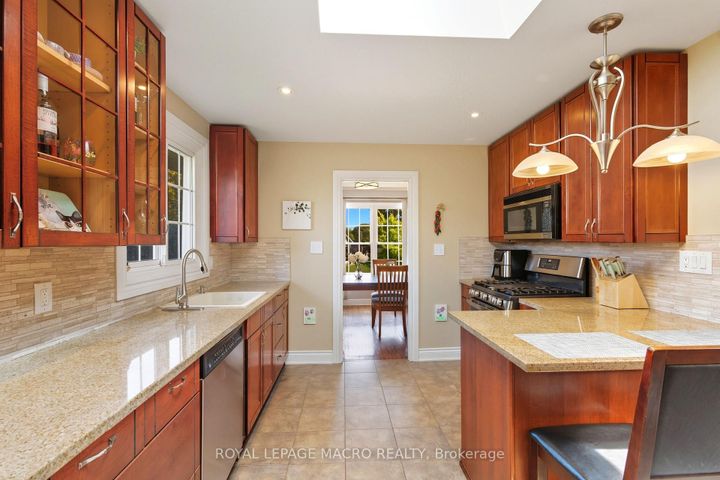 Photo 15 at 554 Chamberlain Road, Appleby, Burlington
