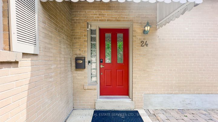 Photo 5 at 24 Burleigh Heights Drive, Bayview Village, Toronto