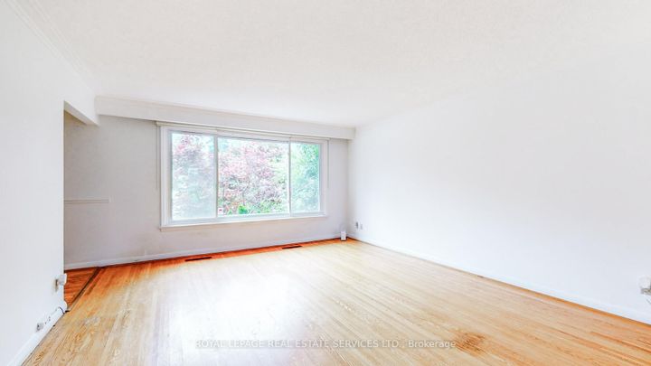 Photo 10 at 24 Burleigh Heights Drive, Bayview Village, Toronto