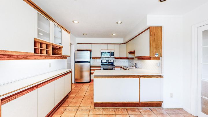 Photo 14 at 24 Burleigh Heights Drive, Bayview Village, Toronto
