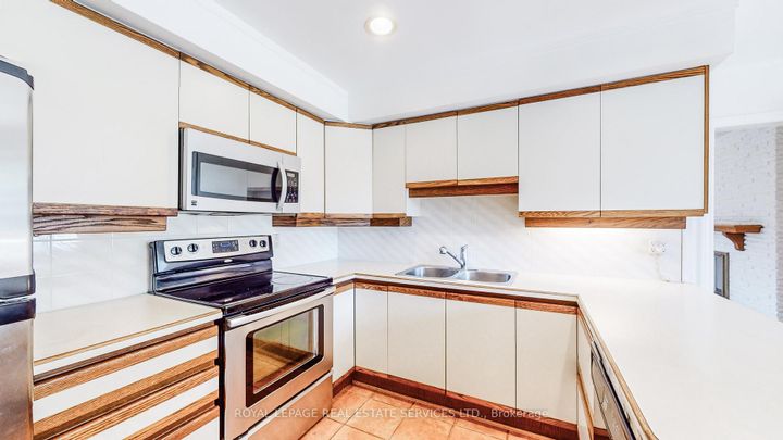 Photo 20 at 24 Burleigh Heights Drive, Bayview Village, Toronto