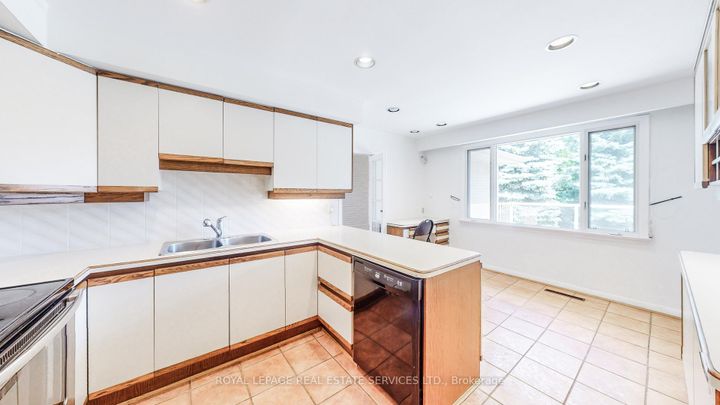 Photo 21 at 24 Burleigh Heights Drive, Bayview Village, Toronto