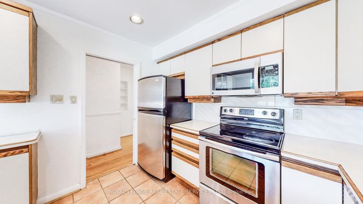 Photo 22 at 24 Burleigh Heights Drive, Bayview Village, Toronto