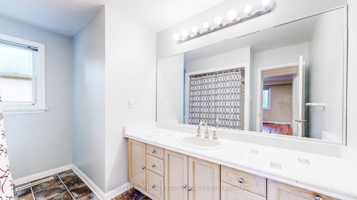 Photo 27 at 24 Burleigh Heights Drive, Bayview Village, Toronto