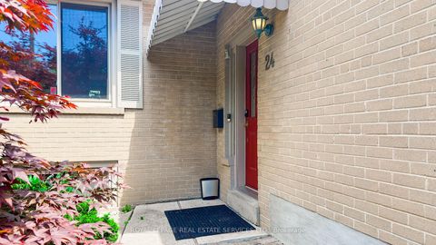 Photo 4 at 24 Burleigh Heights Drive, Bayview Village, Toronto