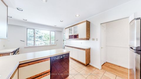 Photo 18 at 24 Burleigh Heights Drive, Bayview Village, Toronto