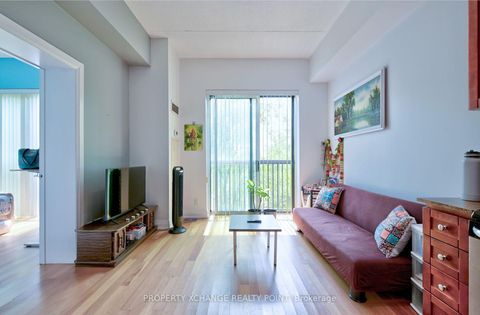 Photo 3 at 213 - 2737 Keele Street, CFB, Toronto