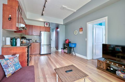 Photo 4 at 213 - 2737 Keele Street, CFB, Toronto