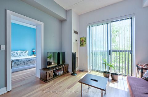 Photo 6 at 213 - 2737 Keele Street, CFB, Toronto