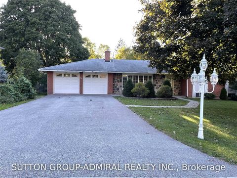 Photo 1 at 86 Hamilton Drive, Leslie Valley, Newmarket