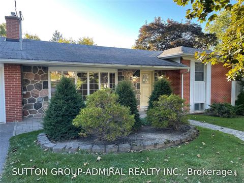 Photo 2 at 86 Hamilton Drive, Leslie Valley, Newmarket