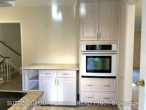 Photo 12 at 86 Hamilton Drive, Leslie Valley, Newmarket